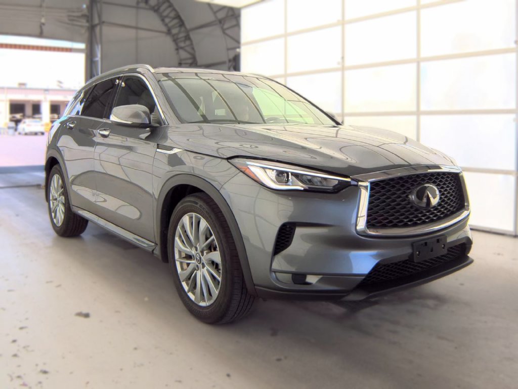 Used 2023 INFINITI QX50 Luxe AWD/4WD image 3