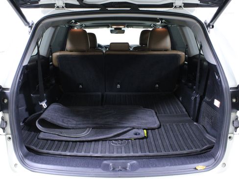 Used 2017 Toyota Highlander Limited image 11