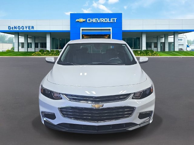 Used 2018 Chevrolet Malibu LT FWD image 2