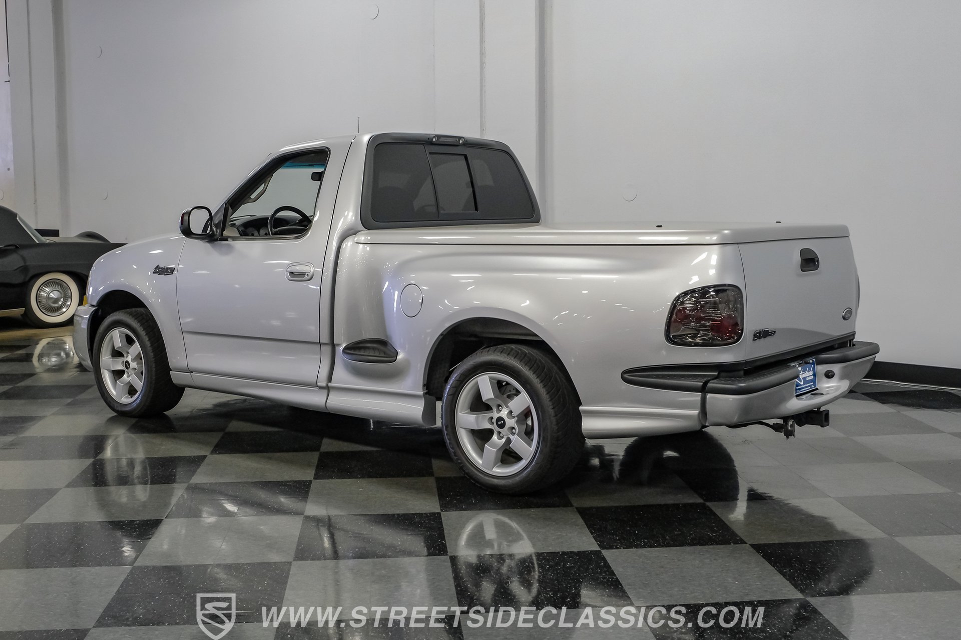 Used 2001 Ford F150 Lightning RWD image 8