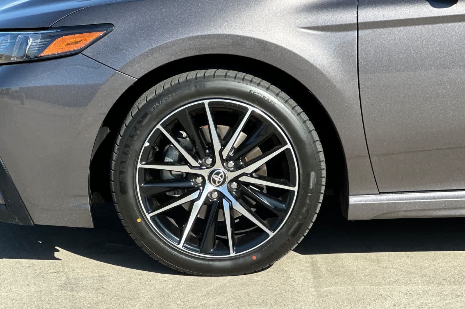 Used 2022 Toyota Camry SE w/ Carpet Mat Package (TMS) FWD image 23