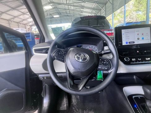 Used 2025 Toyota Corolla LE image 11