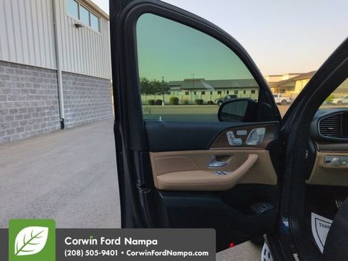 Used 2025 Mercedes-Benz GLS 450 4MATIC image 10
