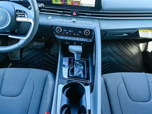 Certified 2025 Hyundai Elantra SEL image 15