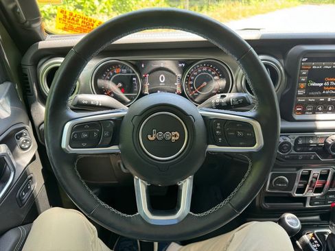 Used 2021 Jeep Wrangler Unlimited Sahara AWD/4WD image 19