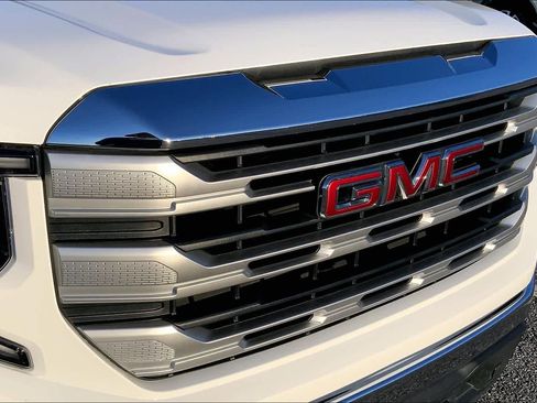 Used 2024 GMC Sierra 1500 SLE image 28