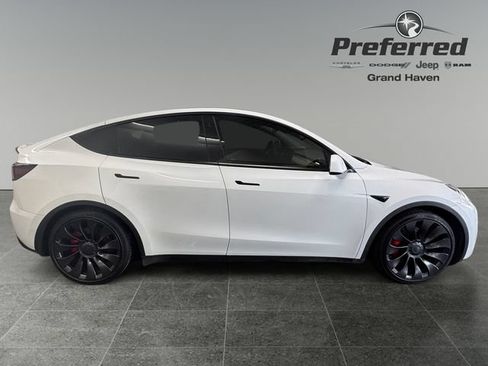 Used 2022 Tesla Model Y Performance AWD/4WD image 9