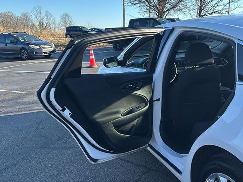 Used 2020 Chevrolet Malibu LT image 28