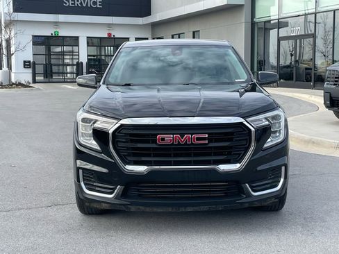 Used 2024 GMC Terrain SLE image 2