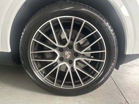 Used 2019 Porsche Cayenne S image 4