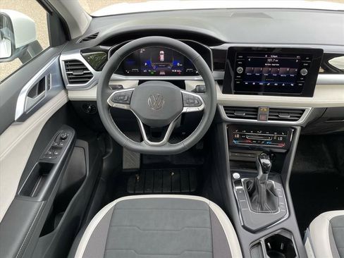 New 2026 Volkswagen Taos SE FWD image 3