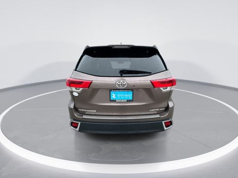 Used 2017 Toyota Highlander Limited AWD/4WD image 7