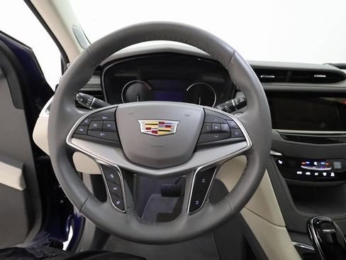 Used 2025 Cadillac XT5 Premium Luxury image 12