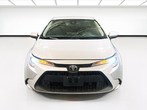 Used 2022 Toyota Corolla LE FWD image 2