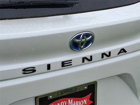 Used 2023 Toyota Sienna XLE image 29
