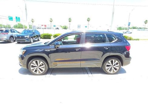 Used 2024 Volkswagen Taos SE FWD image 7