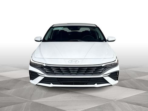 Used 2026 Hyundai Elantra SE FWD image 3