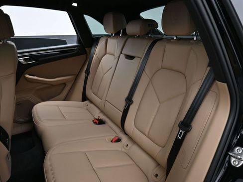 Used 2025 Porsche Macan AWD/4WD image 24