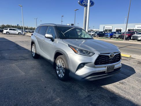 Used 2023 Toyota Highlander Limited AWD/4WD image 7