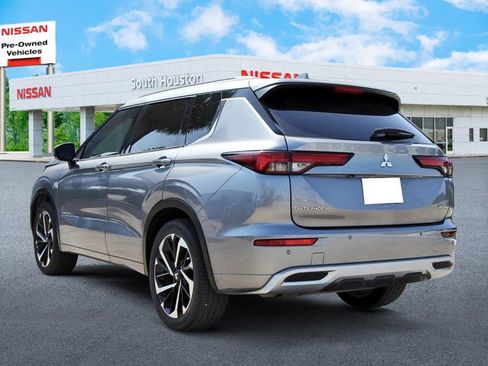 Used 2023 Mitsubishi Outlander FWD image 3