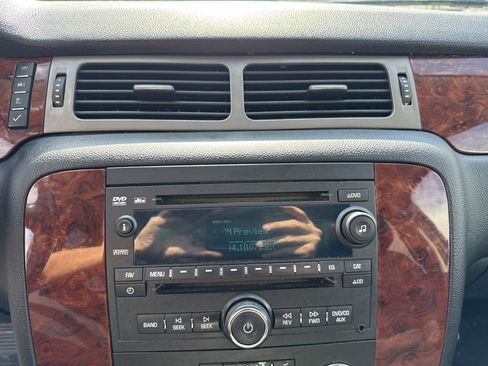Used 2013 Chevrolet Tahoe LT w/ Luxury Package RWD image 24
