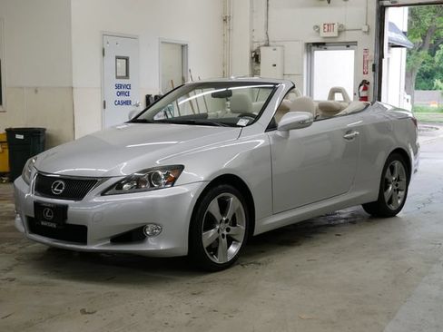 Used 2011 Lexus IS 250C RWD image 2