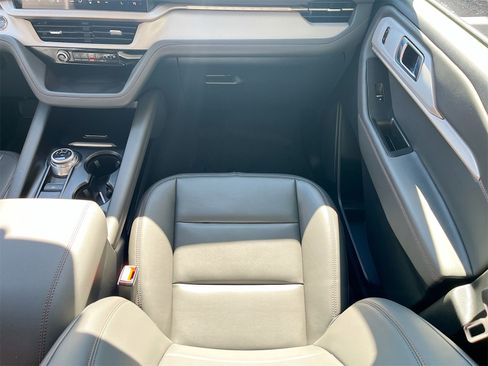 Used 2025 Ford Explorer Active w/ Active Comfort Package image 24