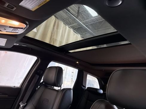 Used 2019 Jeep Grand Cherokee Overland AWD/4WD image 23