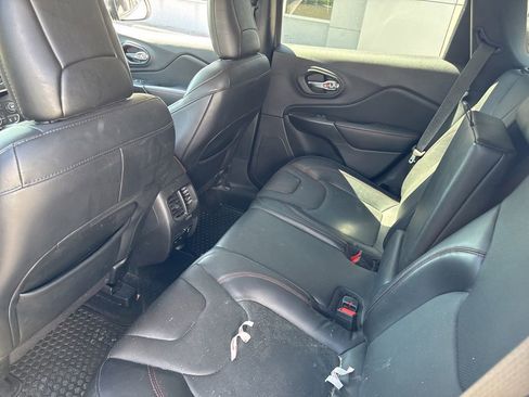 Used 2020 Jeep Cherokee Trailhawk AWD/4WD image 6