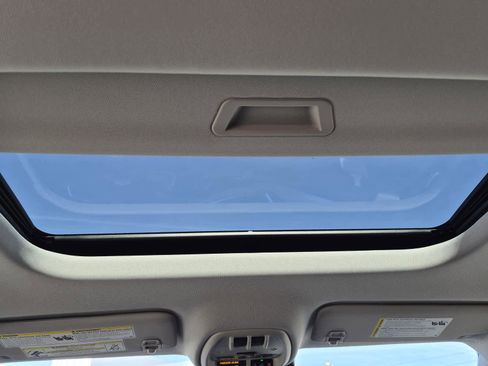 New 2026 Chevrolet Trax LT w/ Sunroof Package image 14