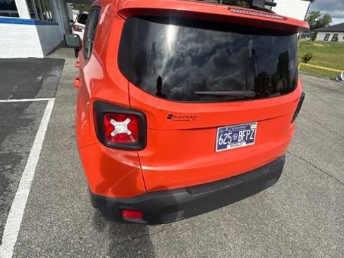 Used 2016 Jeep Renegade Latitude FWD image 36
