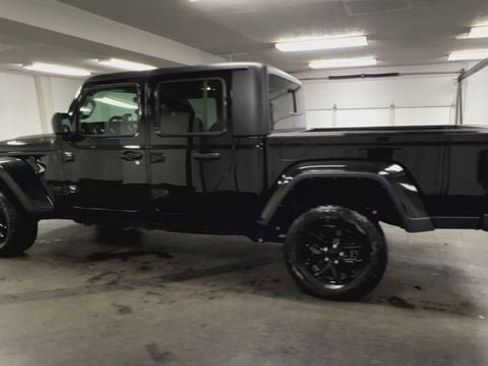 Used 2023 Jeep Gladiator Sport image 6