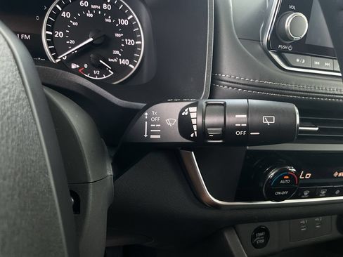 Used 2025 Nissan Rogue SV FWD image 34