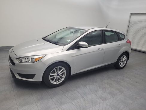 Used 2017 Ford Focus SE w/ Cold Weather Package FWD image 2