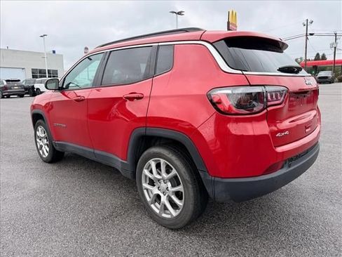 Used 2023 Jeep Compass Latitude AWD/4WD image 5