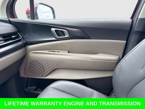 Used 2025 Kia Carnival FWD image 24