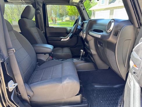 Used 2012 Jeep Wrangler Sahara w/ Connectivity Group AWD/4WD image 17