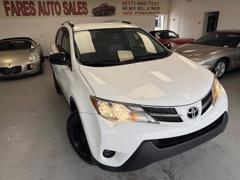 Used 2014 Toyota RAV4 LE FWD image 13