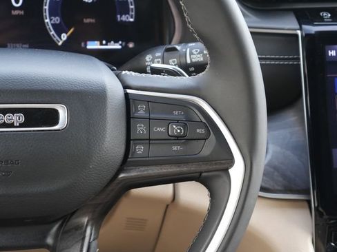 Used 2024 Jeep Grand Cherokee Limited w/ Luxury Tech Group II AWD/4WD image 19