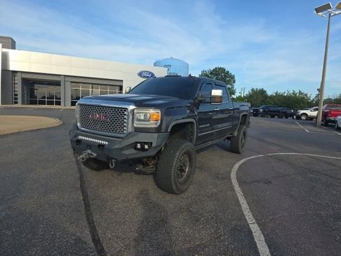 Used 2016 GMC Sierra 2500 Denali w/ Duramax Plus Package AWD/4WD image 7