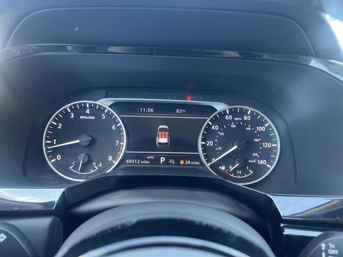 Used 2023 Nissan Pathfinder SL AWD/4WD image 10