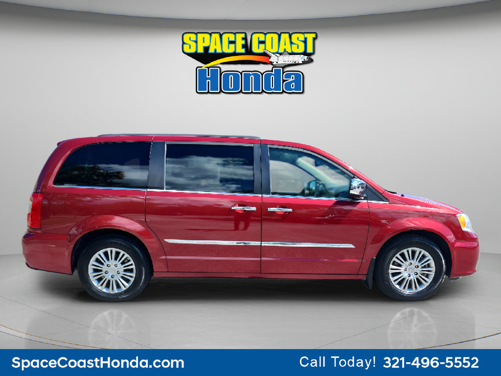 Used 2015 Chrysler Town & Country Touring-L w/ Driver Convenience Group FWD image 2