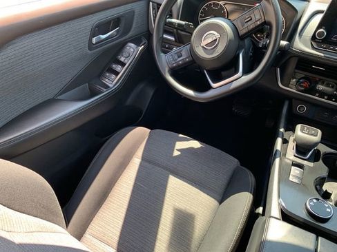 Used 2023 Nissan Rogue SV image 18