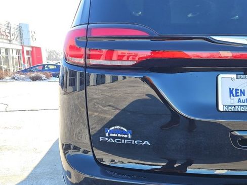 New 2026 Chrysler Pacifica Select image 9