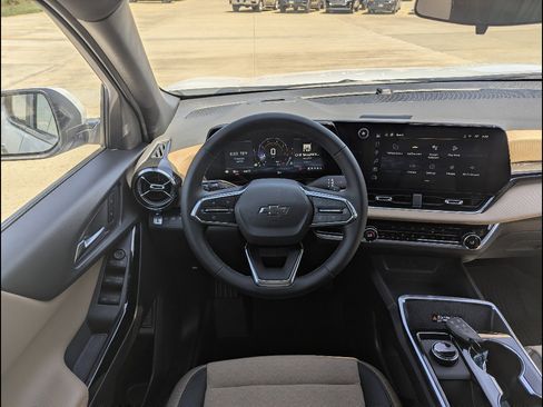 New 2026 Chevrolet Equinox ACTIV w/ LPO, Floor Liner Package AWD/4WD image 3