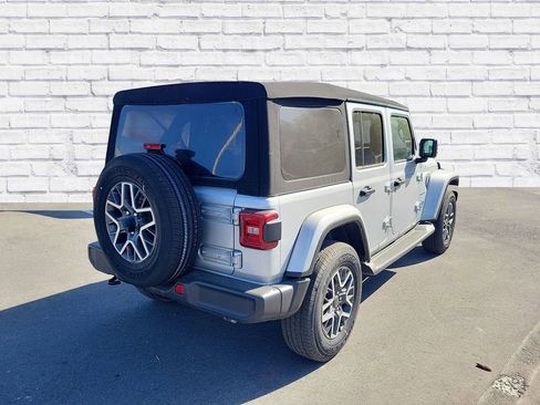 Used 2024 Jeep Wrangler Sahara image 2