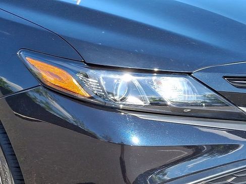 Used 2022 Toyota Camry SE w/ Cold Weather Package FWD image 9