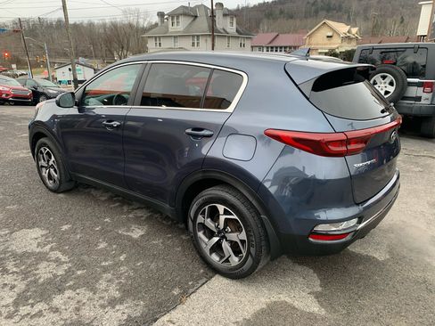 Used 2020 Kia Sportage LX image 3