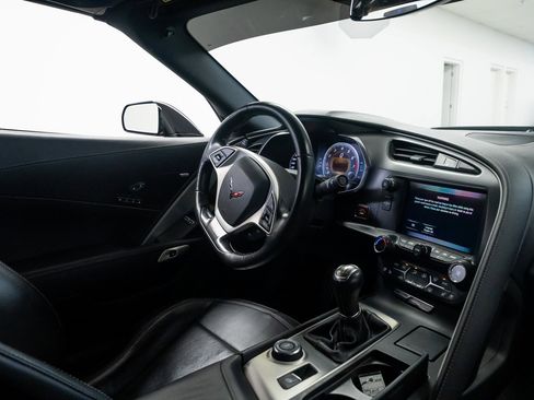 Used 2015 Chevrolet Corvette Z06 w/ 2LZ Preferred Equipment Group image 8