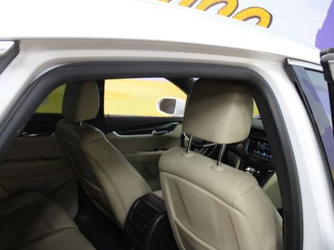 Used 2018 Cadillac XT5 AWD image 10